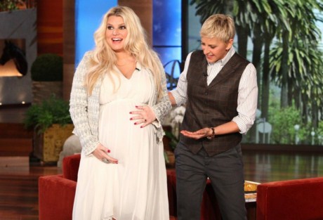 Джессика Симпсон начала рожать прямо в прямом эфире