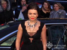 17-летняя Алина Гросу обнажила грудь и превратилась в 40-летнюю даму