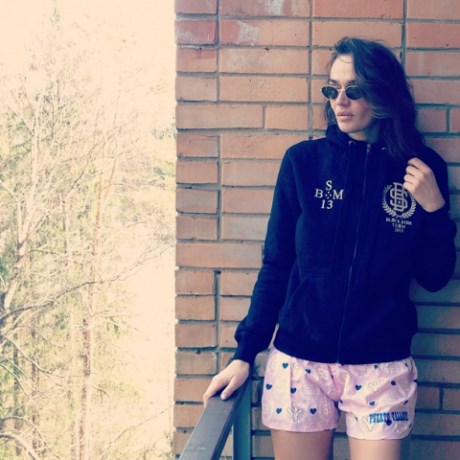 Алена Водонаева выложила фото своих жутких трусов