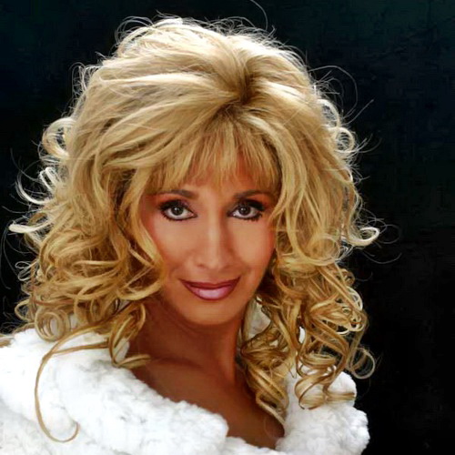 Ирина Аллегрова чуть не покалечила фанатку – швырнула в нее фотоаппарат!