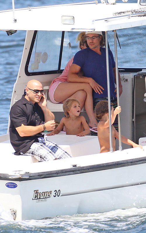 Бритни Спирс отдыхает на яхте вместе Травиком и детьми
