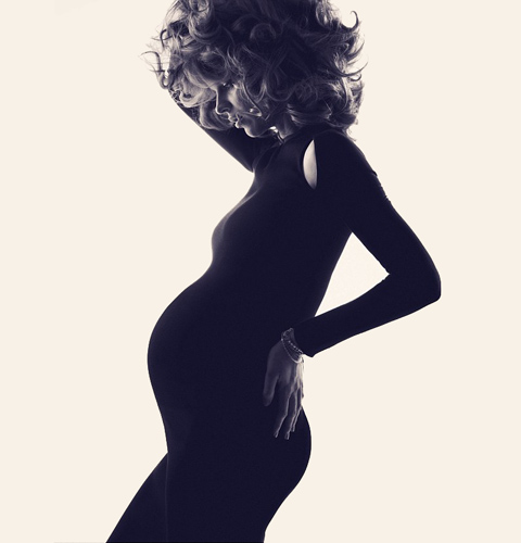Беременная Ева Герцигова в откровенной фотосессии для Harper's Bazaar