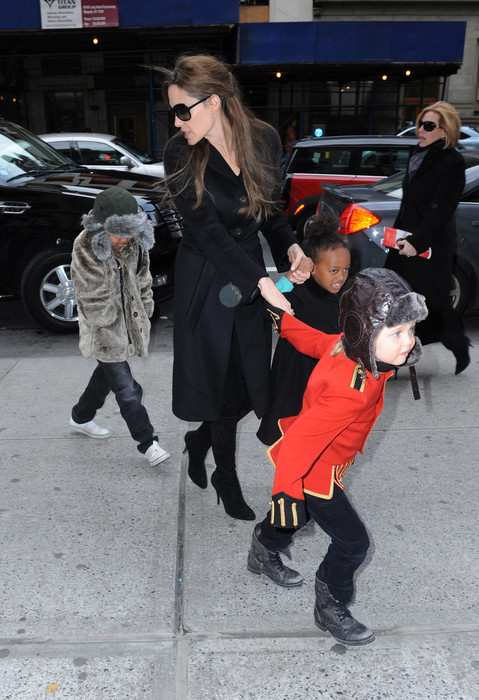 Анджелина Джоли и Бред Пит готовятся к Новому году