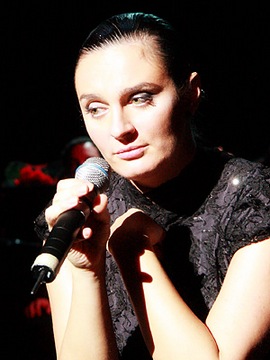 Елена Ваенга едет на гастроли, чтобы встретиться со своим первым возлюбленным