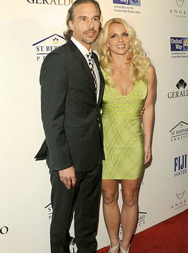  Благодаря чему Бритни Спирс изменилась до неузнаваемости? 