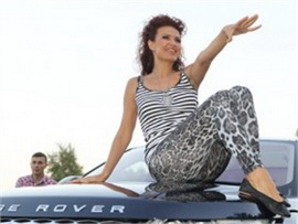 Как Эвелина Бледанс покалечила джип? 