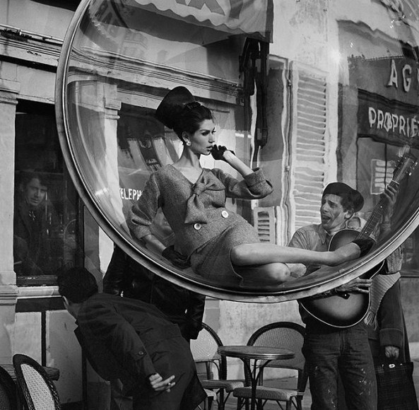 «Парижанка в пузыре» очаровала весь мир!