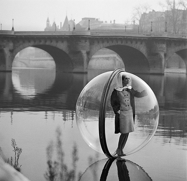 «Парижанка в пузыре» очаровала весь мир!