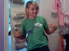 Фотозагадка: Кто звездный папа этой девушки?