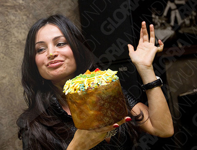 Звезды испекли куличи на Пасху - всех победил Сережа Лазарев (фото)