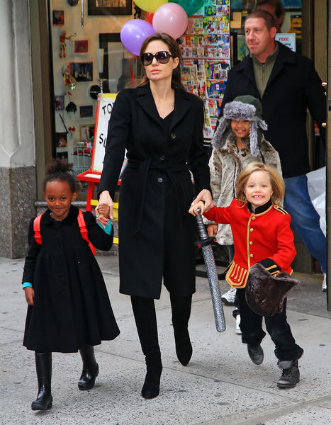 Анджелина Джоли и Бред Пит готовятся к Новому году