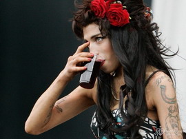 Эми Уайнхаус погибла не из-за алкоголя и наркотиков 