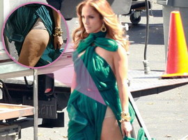 Дженнифер Лопес показала целлюлит на попе и утягивающие трусы  