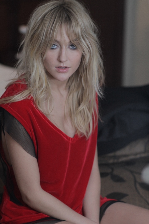 Ева Бушмина любит дешевую еду и дорогих мужчин!