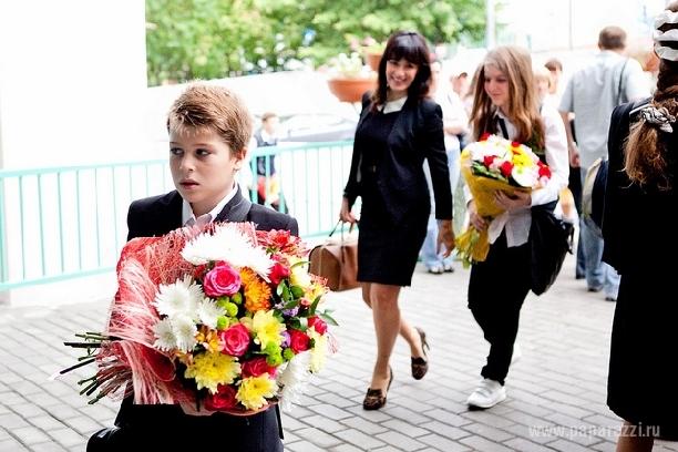 Тина Канделаки лично отвела детей в школу! 