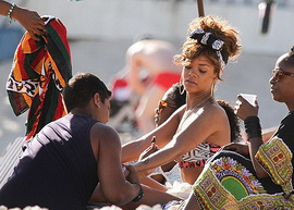  Рианна в Бразилии горячие кадры с местными жителями