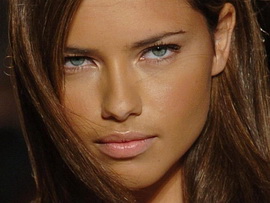 Счастливая Адриана Лима вместе со своим родными