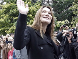 Беременная Карла Бруни поразила парижан