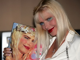 Легендарная порнозвезда из Италии требует пенсию в 40 тысяч евро