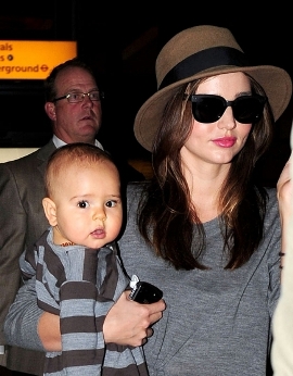 3Orlando-Bloom-Baby-092711-435x580