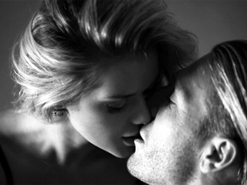 Украинский футболист снялся с супругой в эротической фотосессии!