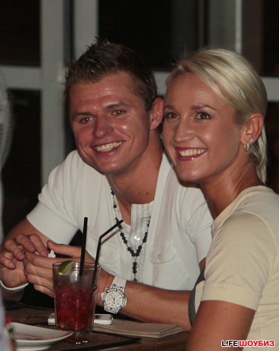 Ольга Бузова выходит замуж за футболиста Тарасова!