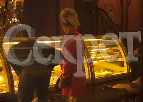 Лохматая Бритни Спирс гуляет по Киеву!