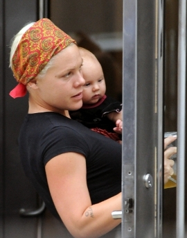 Pink-Daughter-Willow-Sage-Hart-Step-Out-in-New-York-City-2-435x580