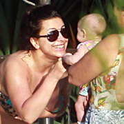 Впервые после родов Ани Лорак вышла на пляж в купальнике! 