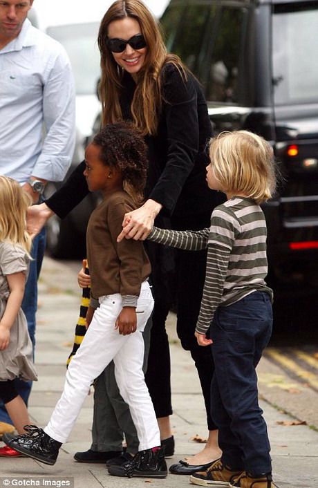 article-2042893-0E18BDD900000578-339 468x718