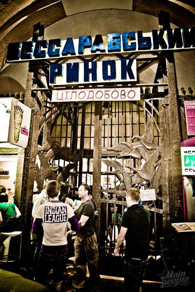 Зачем звезды собрались на Бессарабском рынке?
