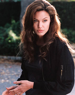 Анджелина Джоли сбежала от детей!