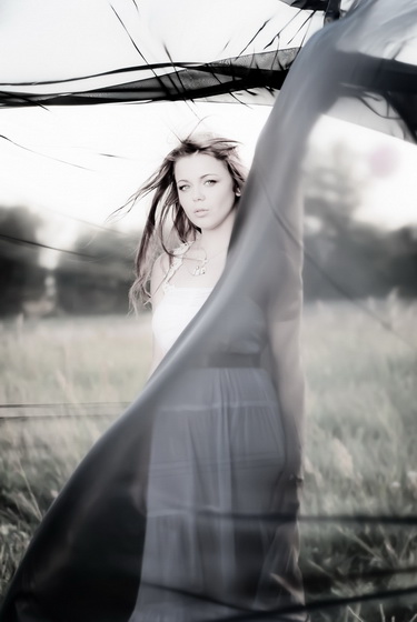 Пока Гросу сватали в сериал, она снялась в новом клипе!