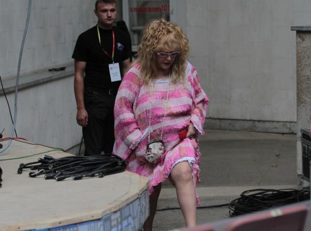 Алла Пугачева показала стройные ножки…. А стоило ли?