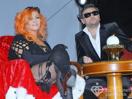  Ирина Билык продемонстрировала свои голые ляжки  