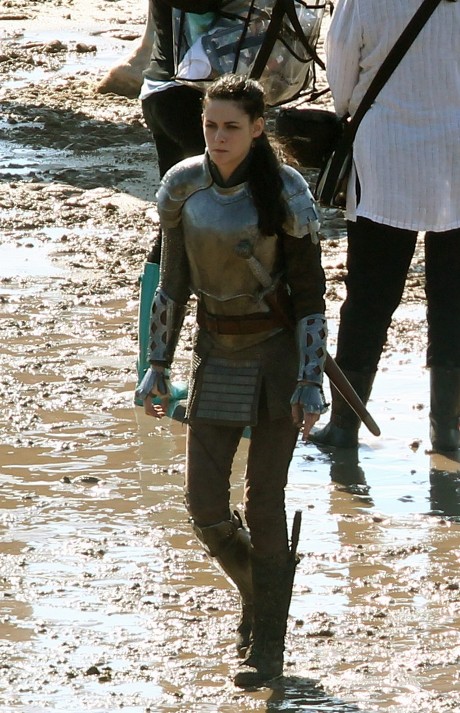 kristen-stewart-snow-white-set-02