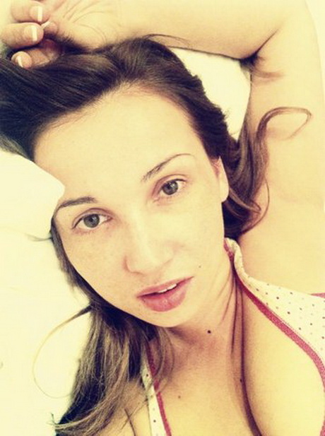  Анфиса Чехова выложила в интернет свои голые фото