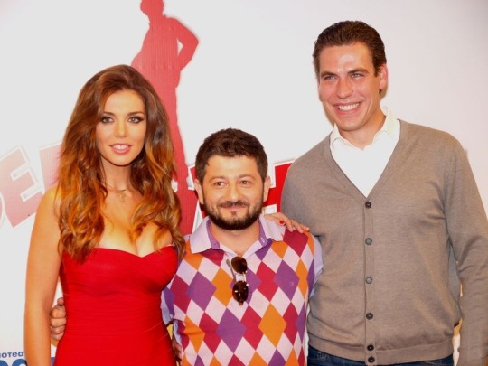 Анна Седокова довольно своей большой попой!