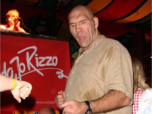 Валуев зажег на Октоберфест 2011: жаркие танцы с немками!