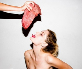 актриса Миша Бартон опозорилась своей скандальной фотосессией  