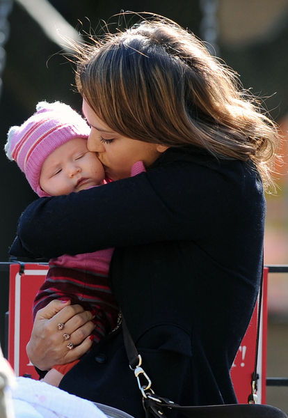 Джессика Альба с дочерьми на прогулке в Нью-Йорке