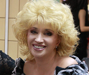 Ирина Аллегрова наорала на киевского фаната!