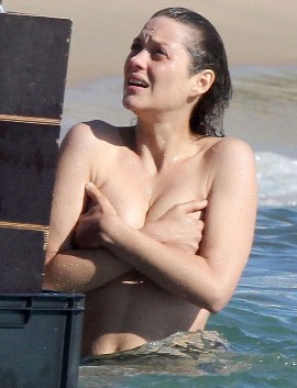 article-2048335-0E58634100000578-2 634x830