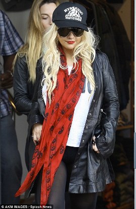 article-2051669-0E7705B500000578-517 474x729