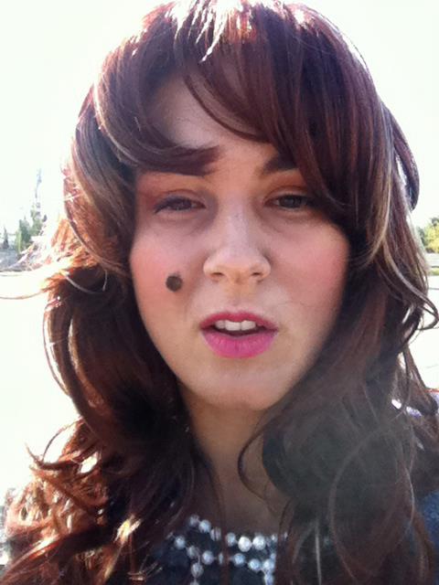 Маша Ефросинина с огромной попой и бородавкой на щеке!