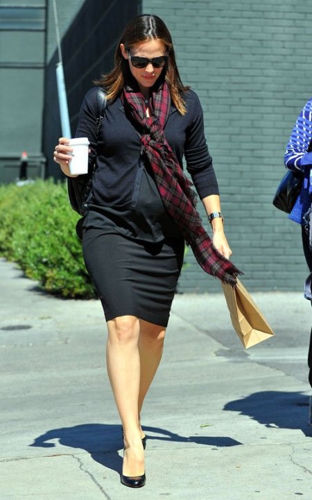 jennifer-garner-10112011-03