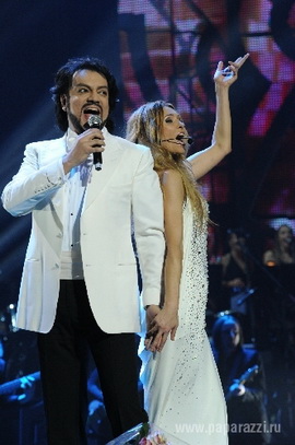 Филипп Киркоров опозорился и показал  беременный живот