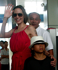 1321908248 angelina-jolie-240