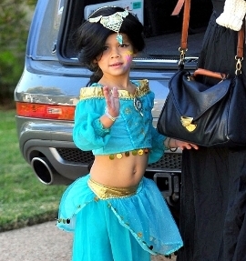 1Jessica-Alba-Honor-Warren-Halloween-435x580