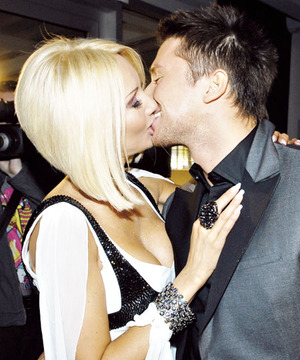 Кудрявцева и Лазарев играют в любовь на публике!